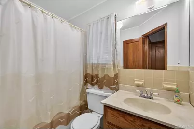 37 Manhattan Avenue, Westbury, NY 11590 - Photo 11