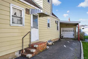 37 Manhattan Ave, Westbury, NY 11590 - Photo 21