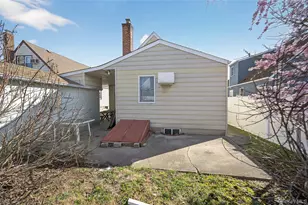 37 Manhattan Ave, Westbury, NY 11590 - Photo 19