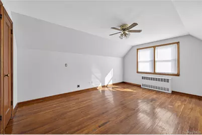 37 Manhattan Avenue, Westbury, NY 11590 - Photo 15