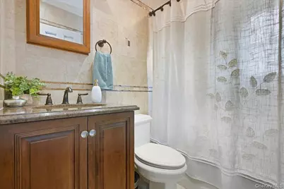 175 Locust Street, Floral Park, NY 11001 - Photo 15