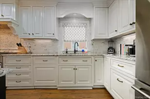 175 Locust St, Floral Park, NY 11001 - Photo 11