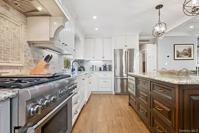 175 Locust Street, Floral Park, NY 11001 - Photo 9