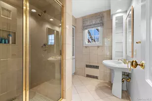 2 Hickory Hill, Roslyn, NY 11576 - Photo 13