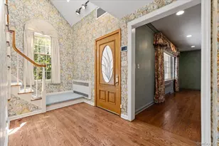 2 Hickory Hill, Roslyn, NY 11576 - Photo 3