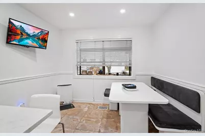 39 Chestnut Lane, Woodbury, NY 11797 - Photo 19