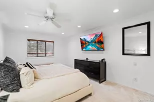 39 Chestnut Ln, Woodbury, NY 11797 - Photo 23