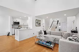 39 Chestnut Ln, Woodbury, NY 11797 - Photo 7