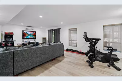 39 Chestnut Lane, Woodbury, NY 11797 - Photo 33