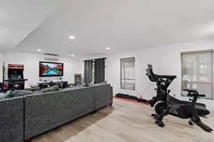 39 Chestnut Ln, Woodbury, NY 11797 - Photo 33