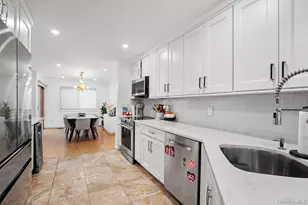 39 Chestnut Ln, Woodbury, NY 11797 - Photo 17