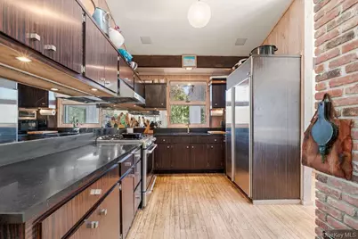 27 Atterbury Road, Southampton, NY 11968 - Photo 5