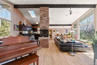 27 Atterbury Road, Southampton, NY 11968 - Photo 3