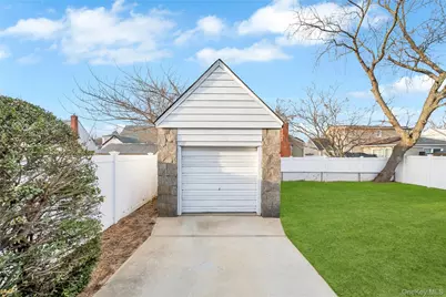 655 Joy Boulevard, Baldwin, NY 11510 - Photo 15