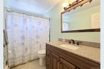 174 Shelby Avenue, Holbrook, NY 11741 - Photo 15