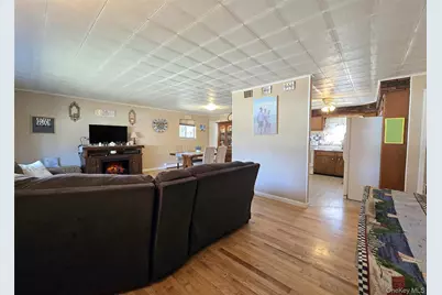 174 Shelby Avenue, Holbrook, NY 11741 - Photo 9