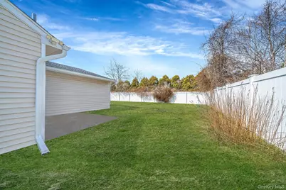 53 Spruce Street, Central Islip, NY 11722 - Photo 17