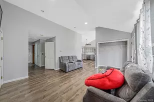 53 Spruce St, Central Islip, NY 11722 - Photo 9