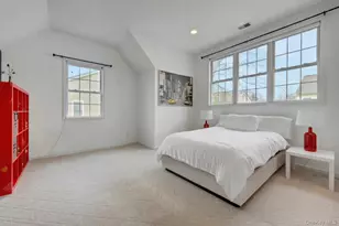 33 Valimar Blvd, White Plains, NY 10603 - Photo 19