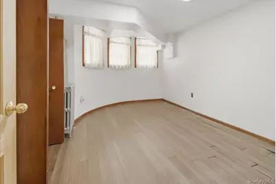 6051 68th Avenue, Ridgewood, NY 11385 - Photo 25