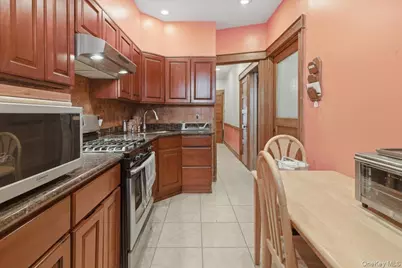6051 68th Avenue, Ridgewood, NY 11385 - Photo 17