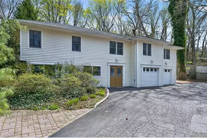 7 Bluebird Lane, Huntington, NY 11743 - Photo 23