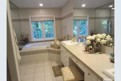 7 Bluebird Lane, Huntington, NY 11743 - Photo 13