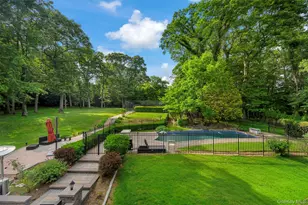 90 Belvedere Dr, Syosset, NY 11791 - Photo 37