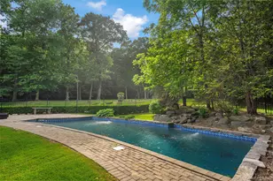 90 Belvedere Dr, Syosset, NY 11791 - Photo 43