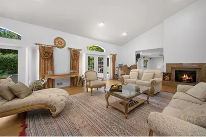 90 Belvedere Drive, Syosset, NY 11791 - Photo 11