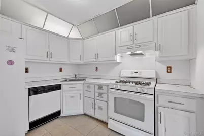 95 Parkside Drive, Suffern, NY 10901 - Photo 7