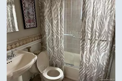 212 Gordon Avenue, Carle Place, NY 11590 - Photo 5