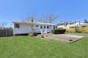 2069 Feuereisen Ave, Ronkonkoma, NY 11779 - Photo 19