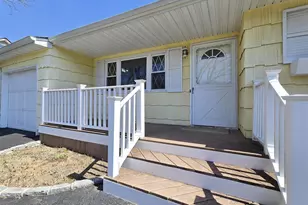 2069 Feuereisen Ave, Ronkonkoma, NY 11779 - Photo 15