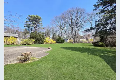 2069 Feuereisen Avenue, Ronkonkoma, NY 11779 - Photo 17