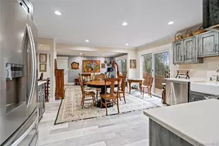 38 Maple Ct, Jericho, NY 11753 - Photo 3