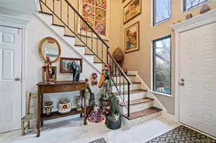 38 Maple Ct, Jericho, NY 11753 - Photo 19