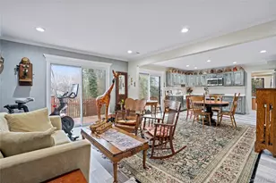 38 Maple Ct, Jericho, NY 11753 - Photo 3