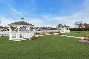 123 Jackie Ct, Patchogue, NY 11772 - Photo 3