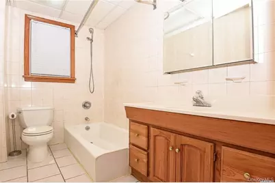 53 Thorman Avenue #2L, Hicksville, NY 11801 - Photo 7