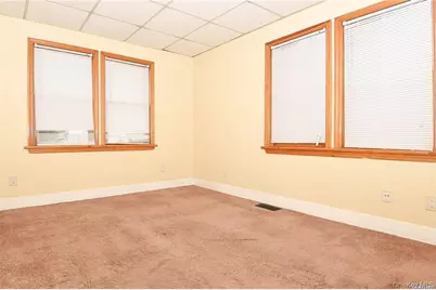 53 Thorman Avenue #2L, Hicksville, NY 11801 - Photo 5