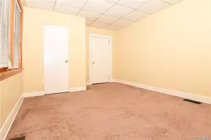 53 Thorman Ave, Hicksville, NY 11801 - Photo 5