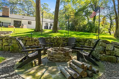 25 Pinoak Lane, Saint James, NY 11780 - Photo 29