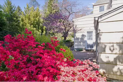 21 Country Club Lane, Pelham, NY 10803 - Photo 9
