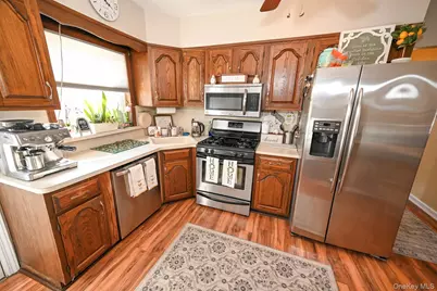 380 Doris Avenue, Franklin Square, NY 11010 - Photo 5