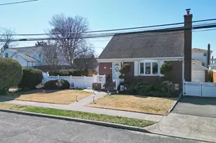 380 Doris Ave, Franklin Square, NY 11010 - Photo 3