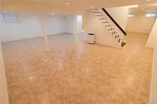 131 Ira Rd, Syosset, NY 11791 - Photo 15