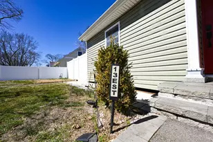 13 E Walnut St, Central Islip, NY 11722 - Photo 5