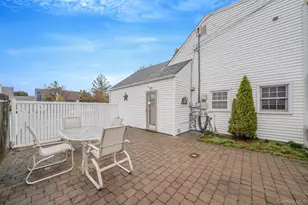 90 Haven Ln, Levittown, NY 11756 - Photo 15