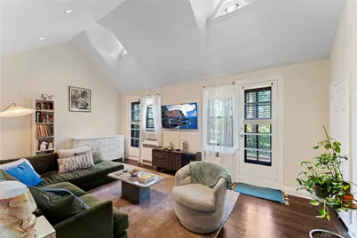 40-01 Little Neck Parkway #11-B, Little Neck, NY 11363 - Photo 5